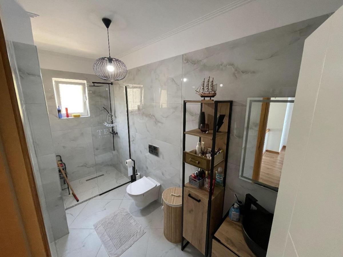 Teuta- Luxury Penthouse 200m2 Apartament Saranda